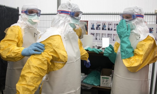 Guide: Travailleurs de la sécurité d’emploi et de la santé exposés professionnellement à virus Ebola