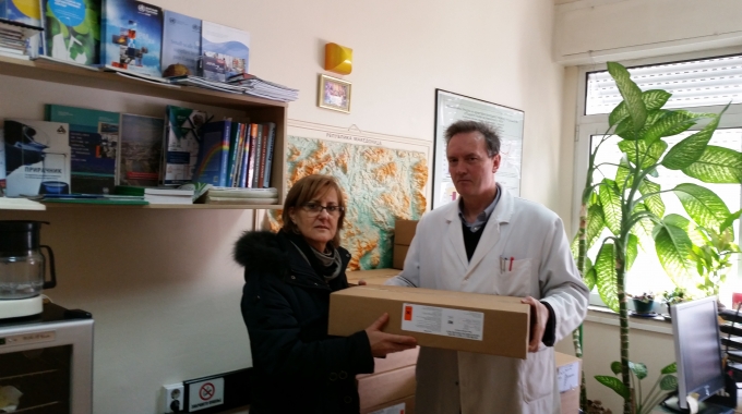 Ministry of Health and UNICEF distribute tablets for disinfection of drinking water supply facilities to the citizens of the flooded regions in Macedonia